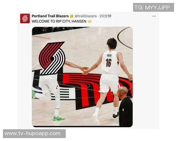 开拓者前线记者小傅期待小杨在篮球场上展现真实自我的那一天 开拓者前线记者小傅期待小杨在篮球场上展现真实自我的那一天